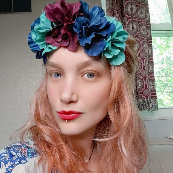 NWT Earthbound Trading Flower Crown - Picture 1 of 2